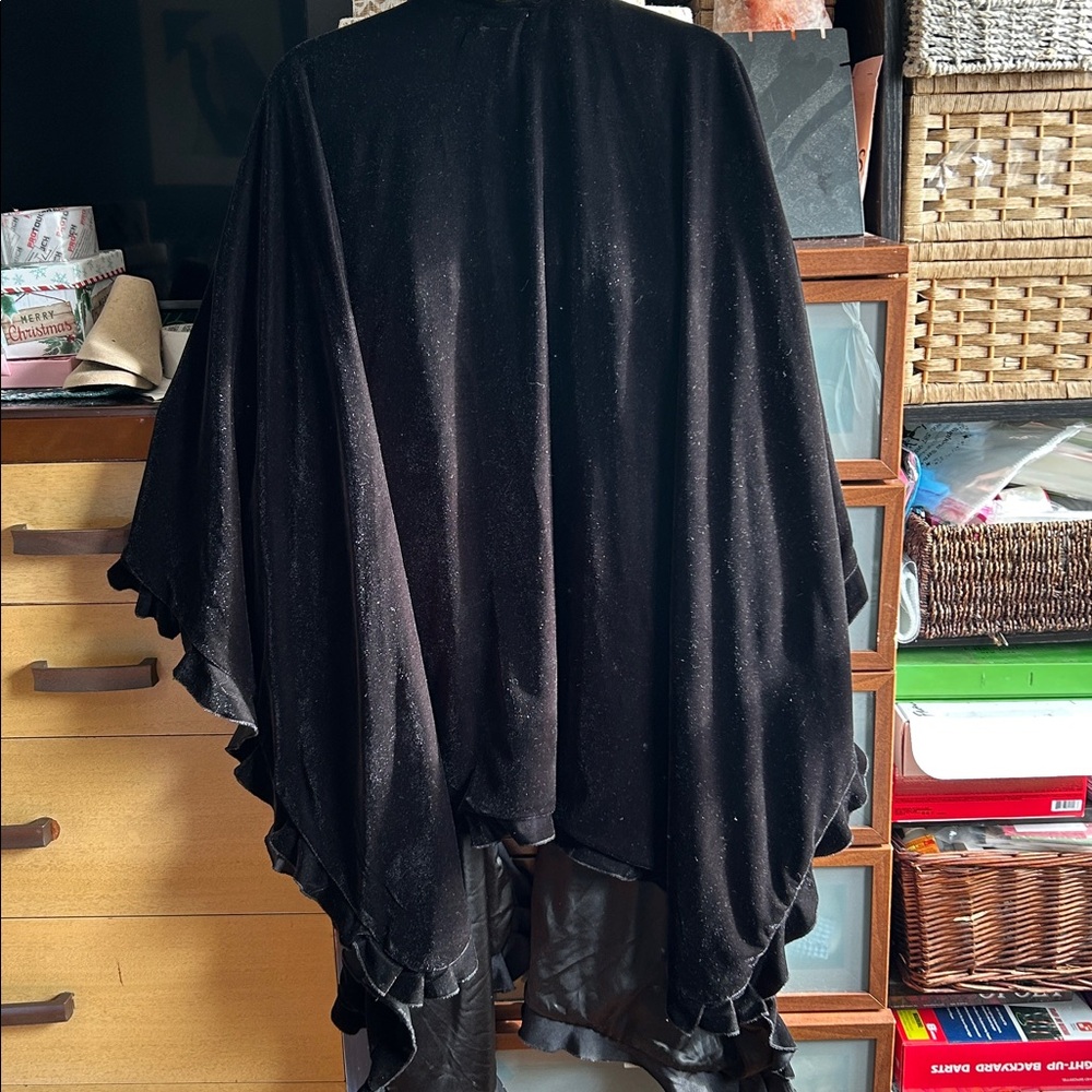 Randolph Duke Black Ruffled Capesize o/s - Picture 4 of 4
